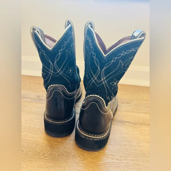 Ariat Women's Black Western
Patent Leather Boots Style
16803 - Size 8B - Picture 6 of 12